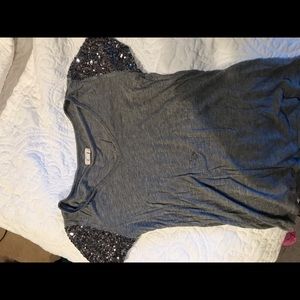Light grey t-shirt with sequin sleeves
